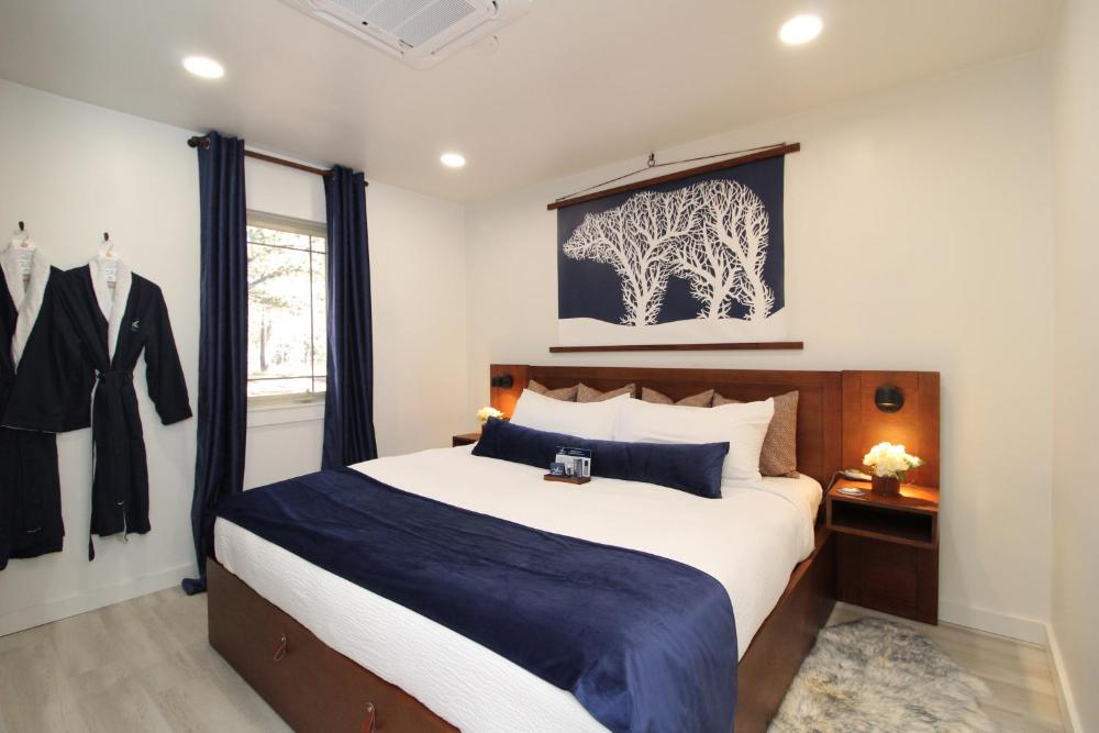 Superior King Suite interior